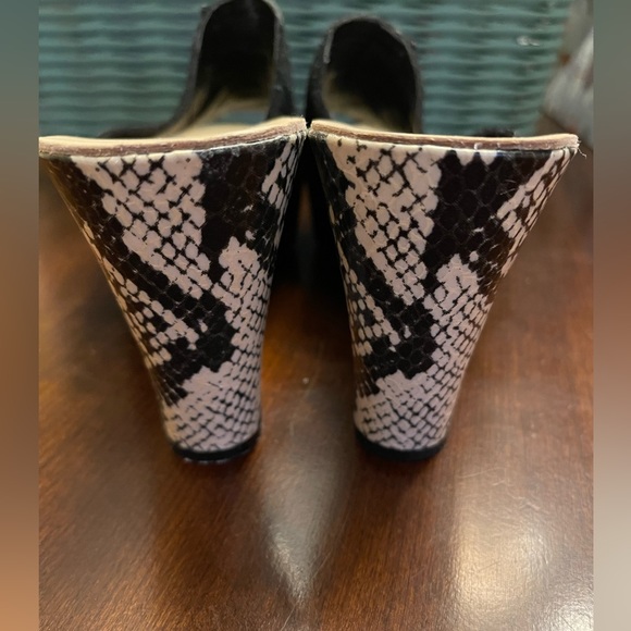 Nine West Ersilia Women’s black suede upper wedged sandal. Sz 8 M - Picture 6 of 8